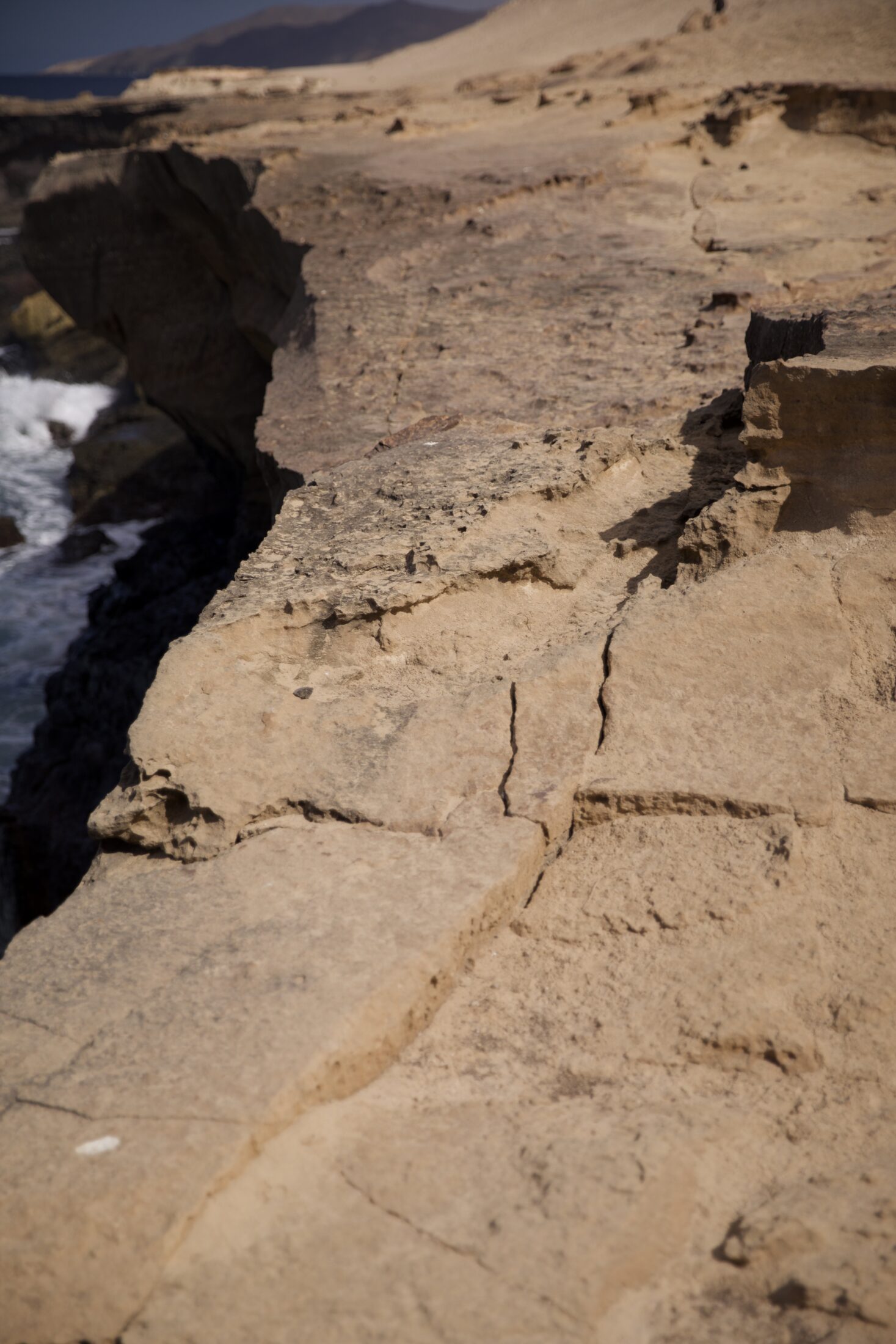 Sandstein mit vielen Rissen