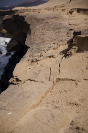 Sandstein mit vielen Rissen