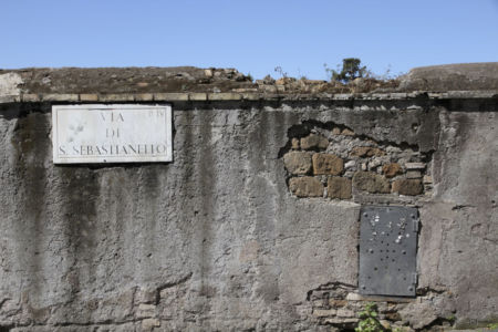 Mauer in der Via di San Sebastionello