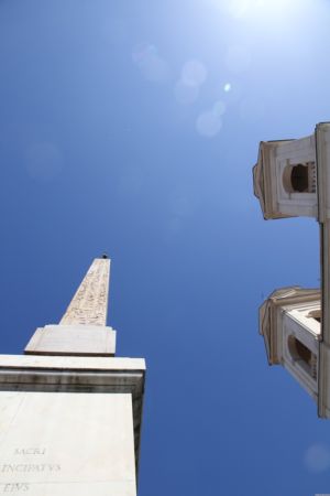 Piazza die Spagna mit Obelisk und Trinità dei Monti